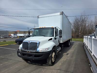 International MV607 26 ft Box Truck - 240HP, 6 Speed Automatic, Roll up Door, Liftgate