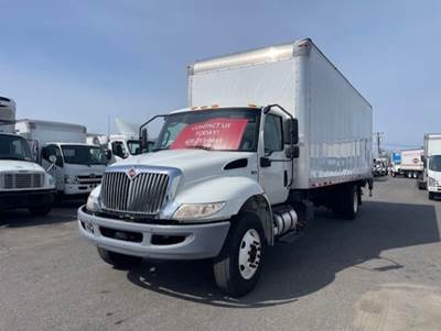 International MV607 26 ft Box Truck - 280HP, 6 Speed Automatic, Roll up Door, Liftgate