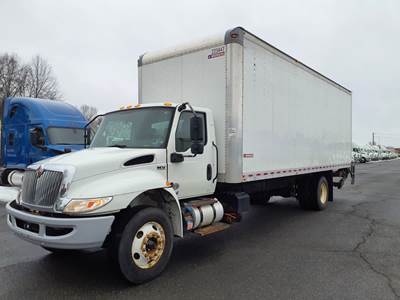 International MV607 26 ft Box Truck - 240HP, 6 Speed Automatic, Roll up Door, Liftgate