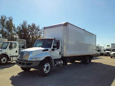 International MV607 26 ft Box Truck - 240HP, 6 Speed Automatic, Roll up Door, Liftgate