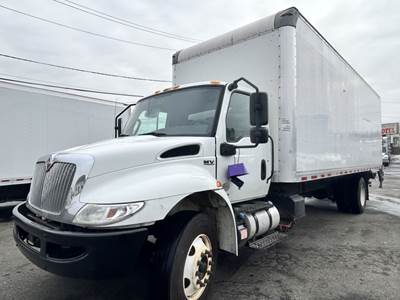 International MV607 26 ft Box Truck - 280HP, 6 Speed Automatic, Roll up Door, Liftgate