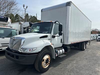 International MV607 26 ft Box Truck - 240HP, 6 Speed Automatic, Roll up Door, Liftgate