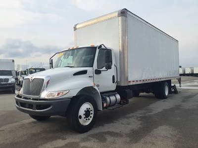 International MV607 26 ft Box Truck - 240HP, 6 Speed Automatic, Roll up Door, Liftgate