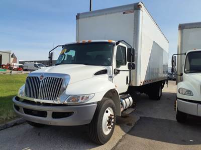 International MV607 26 ft Box Truck - 240HP, 6 Speed Automatic, Roll up Door, Liftgate