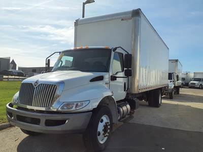 International MV607 26 ft Box Truck - 240HP, 6 Speed Automatic, Roll up Door, Liftgate