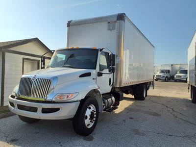 International MV607 26 ft Box Truck - 240HP, 6 Speed Automatic, Roll up Door, Liftgate