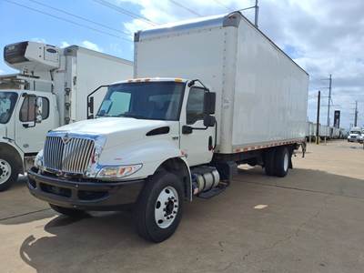 International MV607 26 ft Box Truck - 240HP, 6 Speed Automatic, Roll up Door, Liftgate