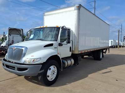 International MV607 26 ft Box Truck - 240HP, 6 Speed Automatic, Roll up Door, Liftgate