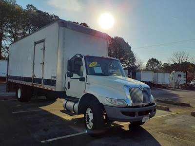 International MV607 26 ft Box Truck - 240HP, 6 Speed Automatic, Roll up Door, Liftgate