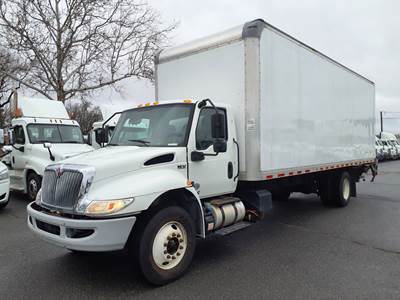 International MV607 26 ft Box Truck - 240HP, 6 Speed Automatic, Roll up Door, Liftgate
