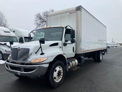 International MV607 26 ft Box Truck - 240HP, 6 Speed Automatic, Roll up Door, Liftgate