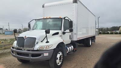International MV607 26 ft Box Truck - 240HP, 7 Speed Automatic, Roll up Door, Liftgate