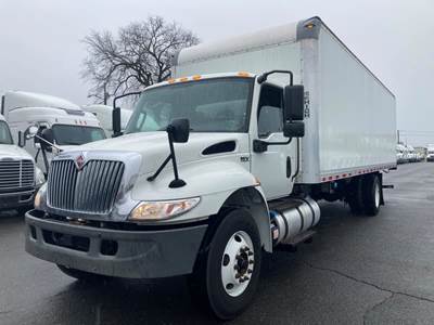 International MV607 27 ft Box Truck - 280HP, 6 Speed Automatic, Liftgate