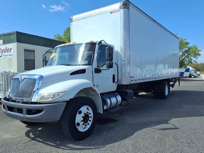 International MV607 26 ft Box Truck - 240HP, 6 Speed Automatic, Roll up Door, Liftgate