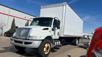 International MV607 26 ft Box Truck - 240HP, 6 Speed Automatic, Roll up Door, Liftgate