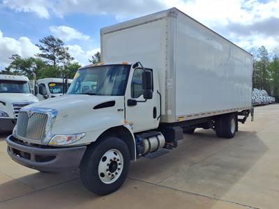 International MV607 26 ft Box Truck - 280HP, 6 Speed Automatic, Roll up Door, Liftgate