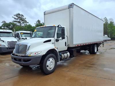 International MV607 26 ft Box Truck - 240HP, 6 Speed Automatic, Roll up Door, Liftgate