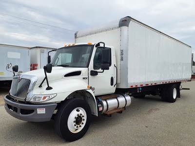 International MV607 26 ft Box Truck - 240HP, 6 Speed Automatic, Liftgate