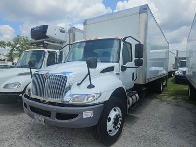 International MV607 26 ft Box Truck - 240HP, 7 Speed Automatic, Roll up Door, Liftgate