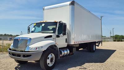 International MV607 26 ft Box Truck - 240HP, 6 Speed Automatic, Roll up Door, Liftgate