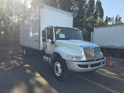 International MV607 26 ft Box Truck - 240HP, 6 Speed Automatic, Roll up Door, Liftgate