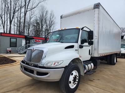 International MV607 26 ft Box Truck - 240HP, 6 Speed Automatic, Roll up Door, Liftgate