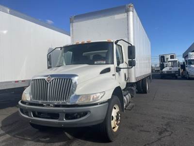 International MV607 26 ft Box Truck - 240HP, 6 Speed Automatic, Roll up Door, Liftgate