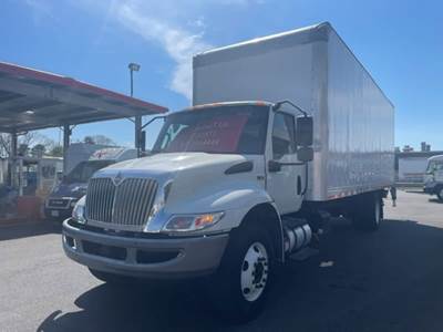 International MV607 26 ft Box Truck - 240HP, 6 Speed Automatic, Roll up Door, Liftgate