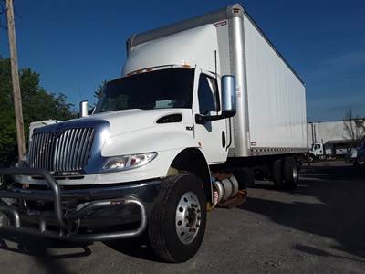 International MV607 26 ft Box Truck - 260HP, 6 Speed Automatic, Roll up Door, Liftgate