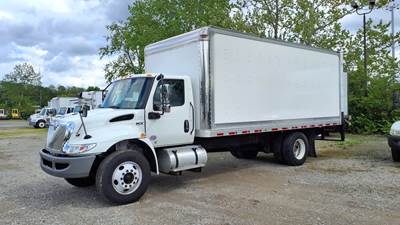 International MV607 20 ft Box Truck - 260HP, 6 Speed Automatic, Roll up Door