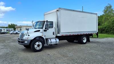 International MV607 20 ft Box Truck - 260HP, 6 Speed Automatic, Roll up Door