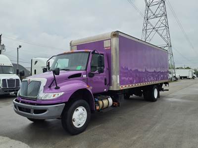 International MV607 24 ft Box Truck - 240HP, 6 Speed Automatic, Liftgate
