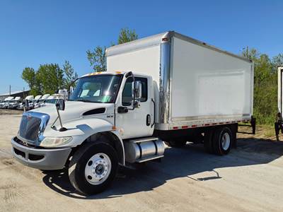 International MV607 18 ft Box Truck - 260HP, 6 Speed Automatic, Roll up Door
