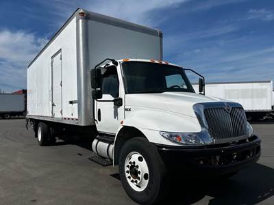 International MV607 26 ft Box Truck - 240HP, 6 Speed Automatic, Roll up Door, Liftgate