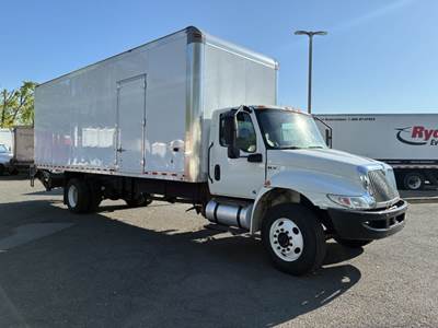 International MV607 26 ft Box Truck - 240HP, 6 Speed Automatic, Roll up Door, Liftgate