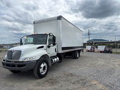 International MV607 26 ft Box Truck - 240HP, 6 Speed Automatic, Roll up Door, Liftgate