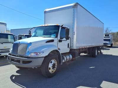 International MV607 26 ft Box Truck - 240HP, 6 Speed Automatic, Roll up Door, Liftgate