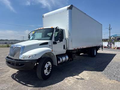 International MV607 26 ft Box Truck - 240HP, 6 Speed Automatic, Roll up Door, Liftgate