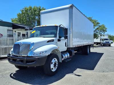 International MV607 26 ft Box Truck - 240HP, 6 Speed Automatic, Roll up Door, Liftgate