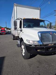 International MV607 26 ft Box Truck - 280HP, 6 Speed Automatic, Roll up Door, Liftgate