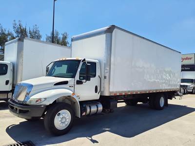 International MV607 26 ft Box Truck - 240HP, 6 Speed Automatic, Roll up Door, Liftgate