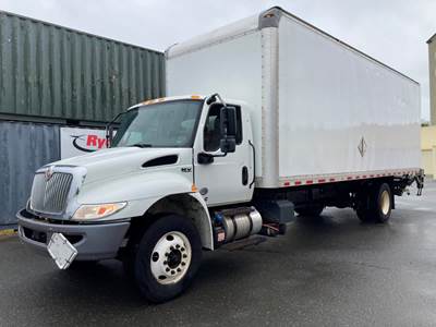 International MV607 26 ft Box Truck - 240HP, 6 Speed Automatic, Roll up Door, Liftgate