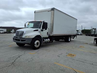 International MV607 26 ft Box Truck - 240HP, 6 Speed Automatic, Roll up Door, Liftgate