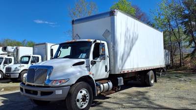 International MV607 24 ft Box Truck - 280HP, 6 Speed Automatic, Roll up Door, Liftgate
