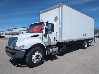 International MV607 24 ft Box Truck - 280HP, 6 Speed Automatic, Roll up Door, Liftgate