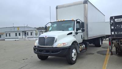 International MV607 26 ft Box Truck - 240HP, 6 Speed Automatic, Roll up Door, Liftgate