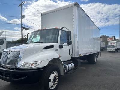 International MV607 26 ft Box Truck - 240HP, 6 Speed Automatic, Roll up Door, Liftgate