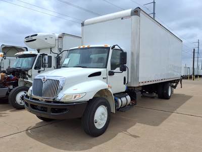 International MV607 26 ft Box Truck - 240HP, 6 Speed Automatic, Roll up Door, Liftgate