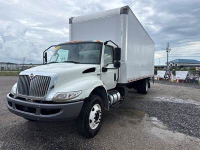 International MV607 26 ft Box Truck - 240HP, 6 Speed Automatic, Roll up Door, Liftgate