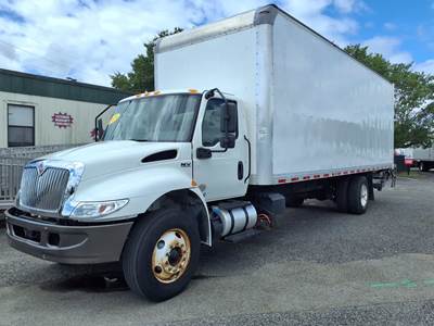International MV607 26 ft Box Truck - 240HP, 6 Speed Automatic, Roll up Door, Liftgate